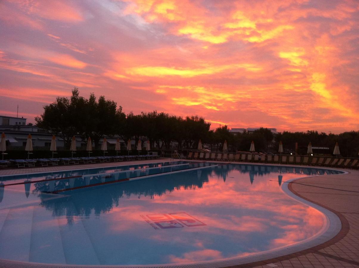 Oasi Del Mare Aparthotel Tirrenia Εξωτερικό φωτογραφία